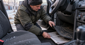 С первыми заморозками кладу под автомобильный коврик газету: всю зиму сплю спокойно — опытный водитель подсказал 