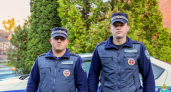 В Псковской области инспекторы ДПС помогли будущему отцу доставить рожавшую жену в роддом