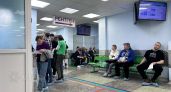 «Я откуда знаю»: жители Великих Лук рассказали о хамстве в поликлиниках и сломанном КТ