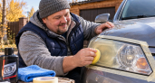 Фары снова прозрачные, как новенькие: 1 продукт счищает желтизну и мутный налет — простой способ для водителей