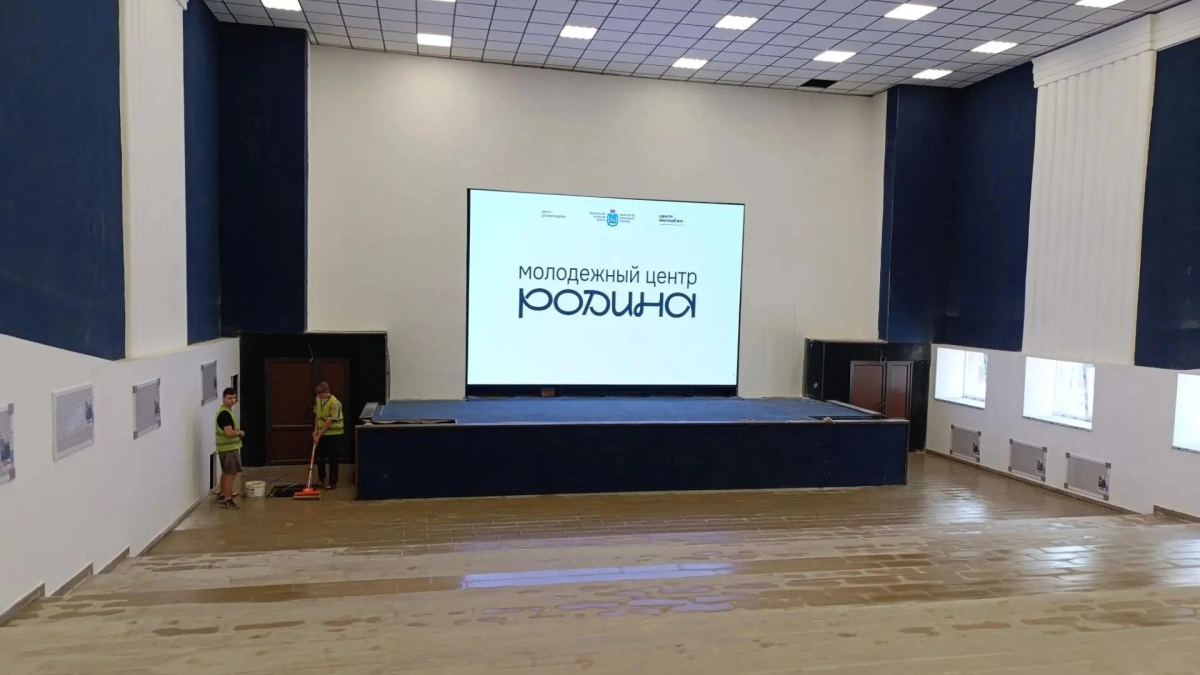 Губернатор оценил ход работ в великолукском Молодежном центре «Родина»