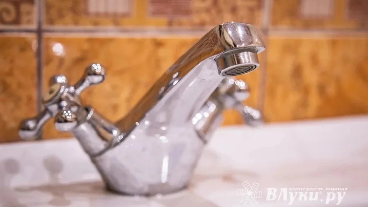 В Великих Луках 19–20 августа отключат горячее водоснабжение из-за плановых огневых работ
