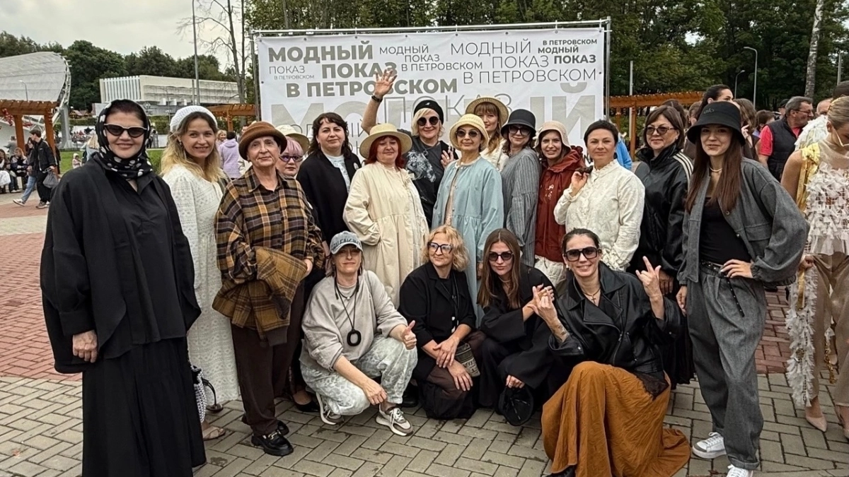 В Великих Луках в День города прошёл показ мод с участием местных жителей и предпринимателей