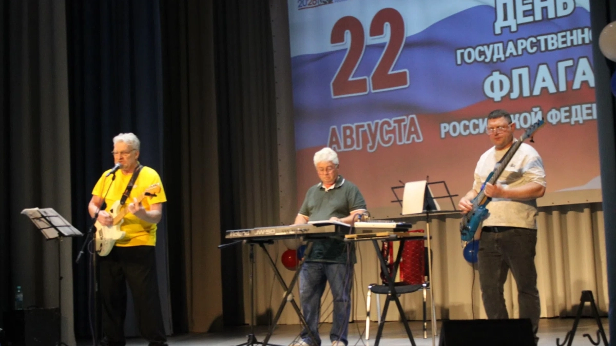 В Усвятском районе прошёл праздничный концерт «Под флагом России» и акция «Мы вместе»