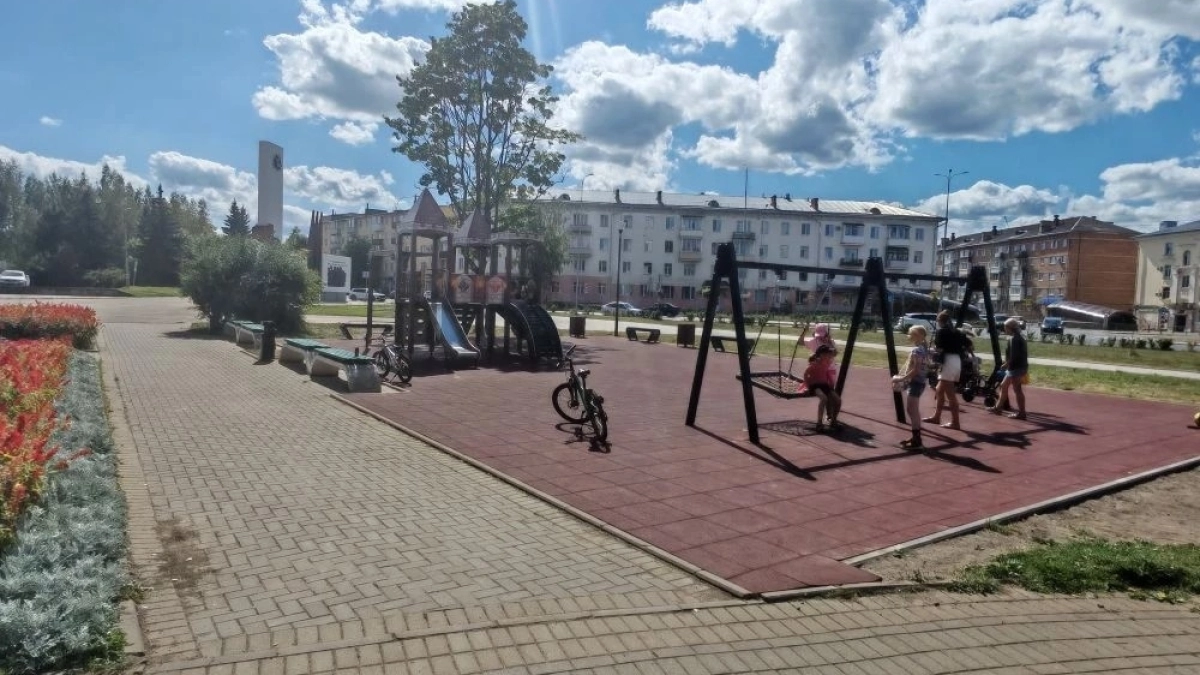 В Великих Луках завершается благоустройство двух скверов