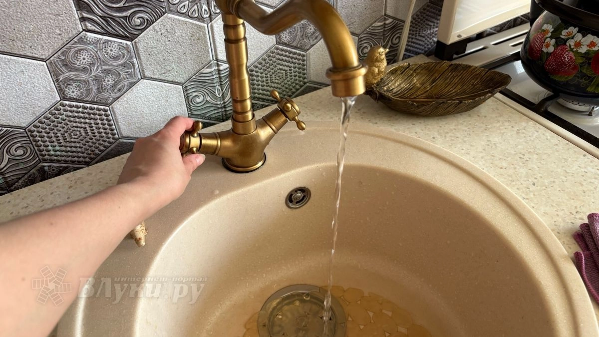 В Великих Луках 15 сентября отключат холодную воду по более чем 400 адресам