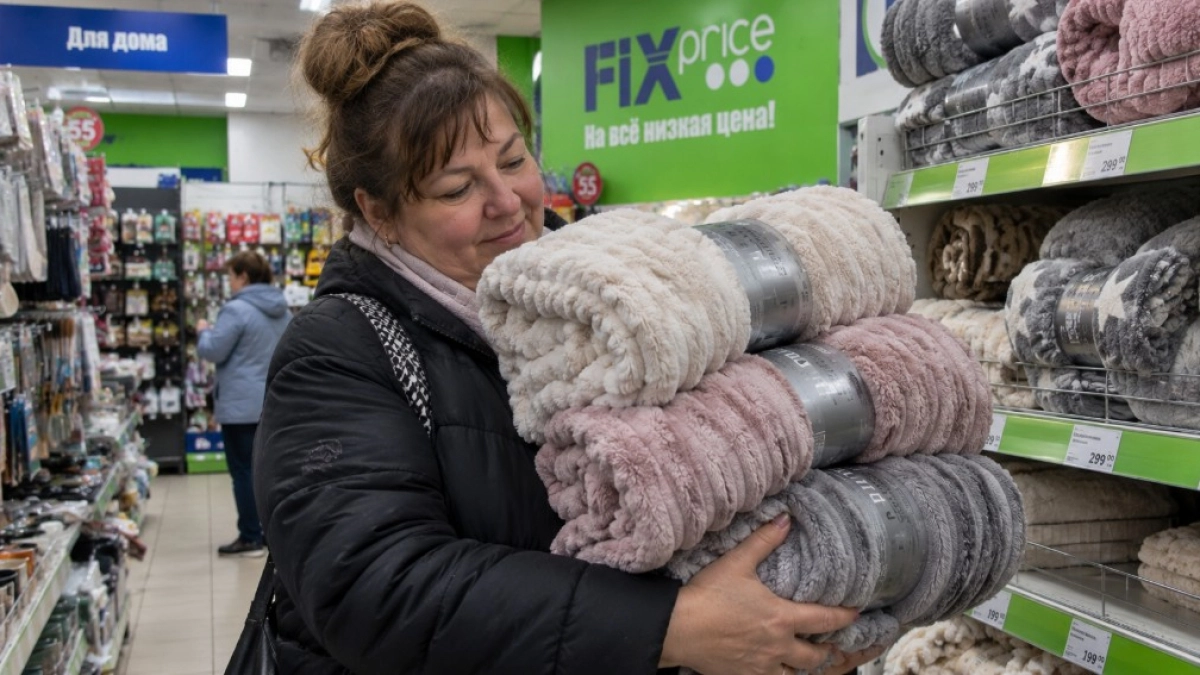 Скупаю в Fix Price «зефирные» пледы за 79 руб. — соседка смеялась до слез, пока не узнала, зачем они мне