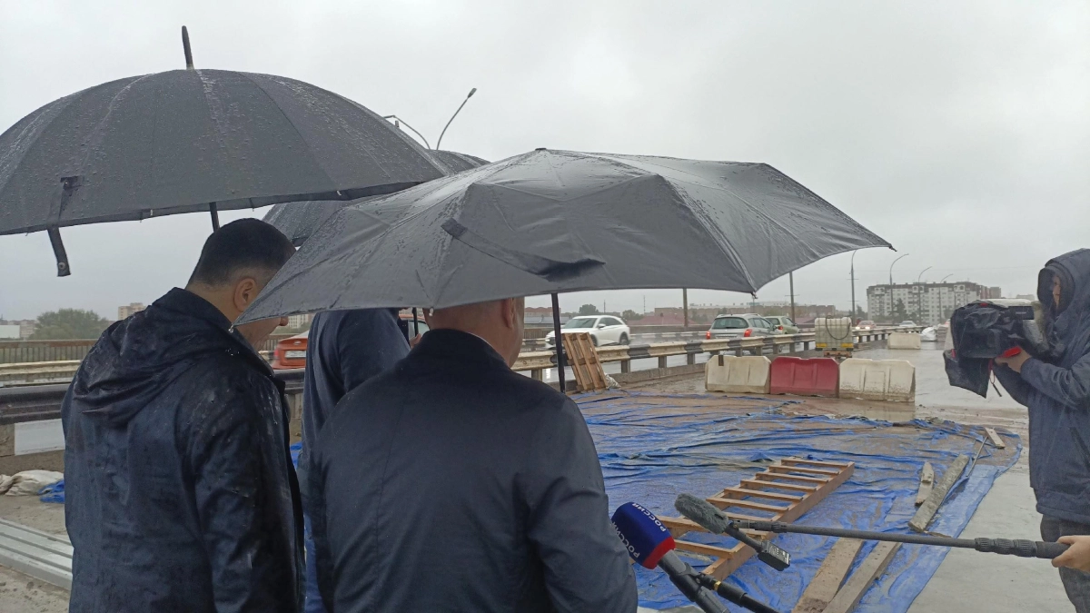 Ремонт моста Александра Невского в Пскове собираются закончить до конца осени
