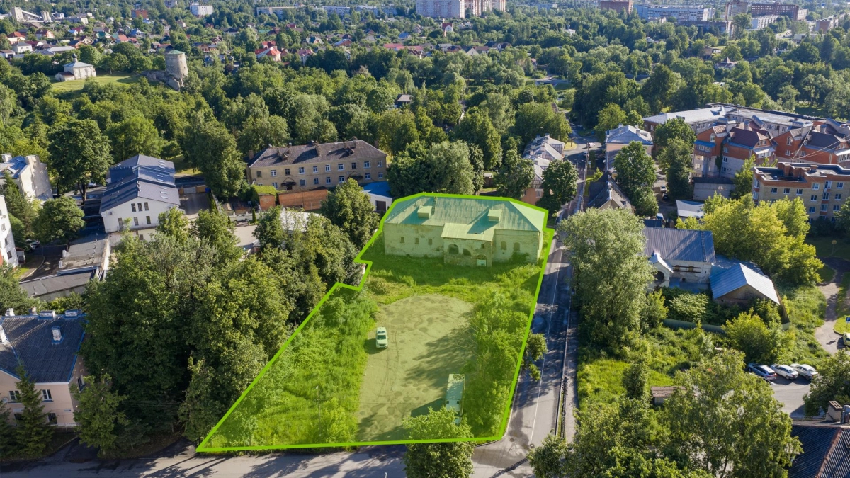 В Пскове продают каменные палаты XVII века по цене двушки