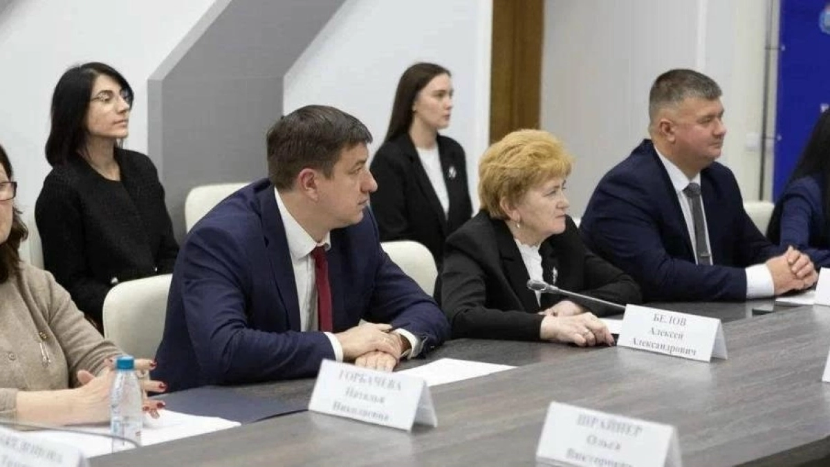 В Псковской области с 1 октября на 5,2% повысят оклады бюджетникам