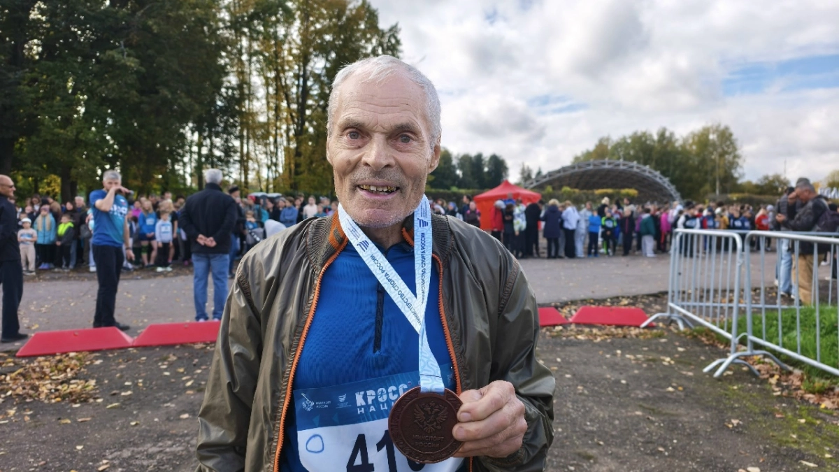 Более 400 спортсменов собрались на забег в Великих Луках