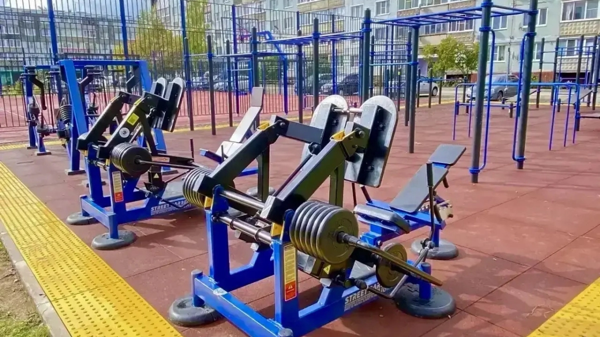 В деревне Переслегино Великолукского района открыли «умную» спортивную площадку
