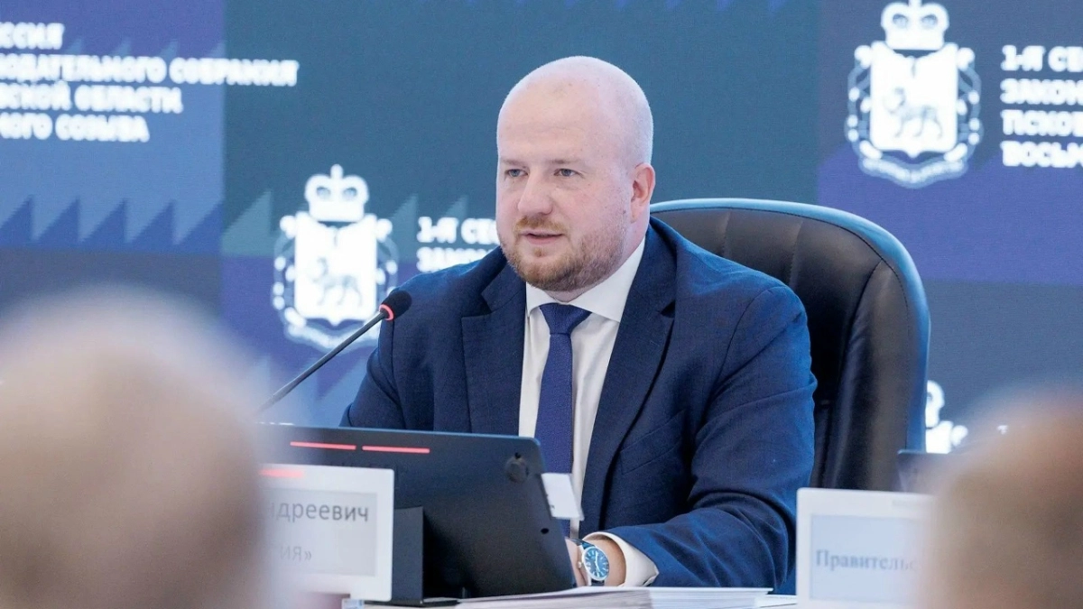 Самый молодой в истории: Бориса Елкина избрали спикером псковского Заксобрания