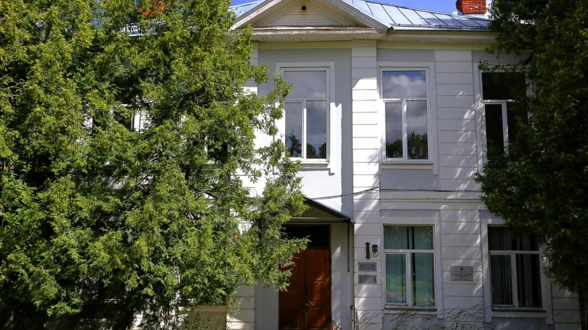 Эстонская школа по цене машины: в Печорах продают историческое здание 1926 года