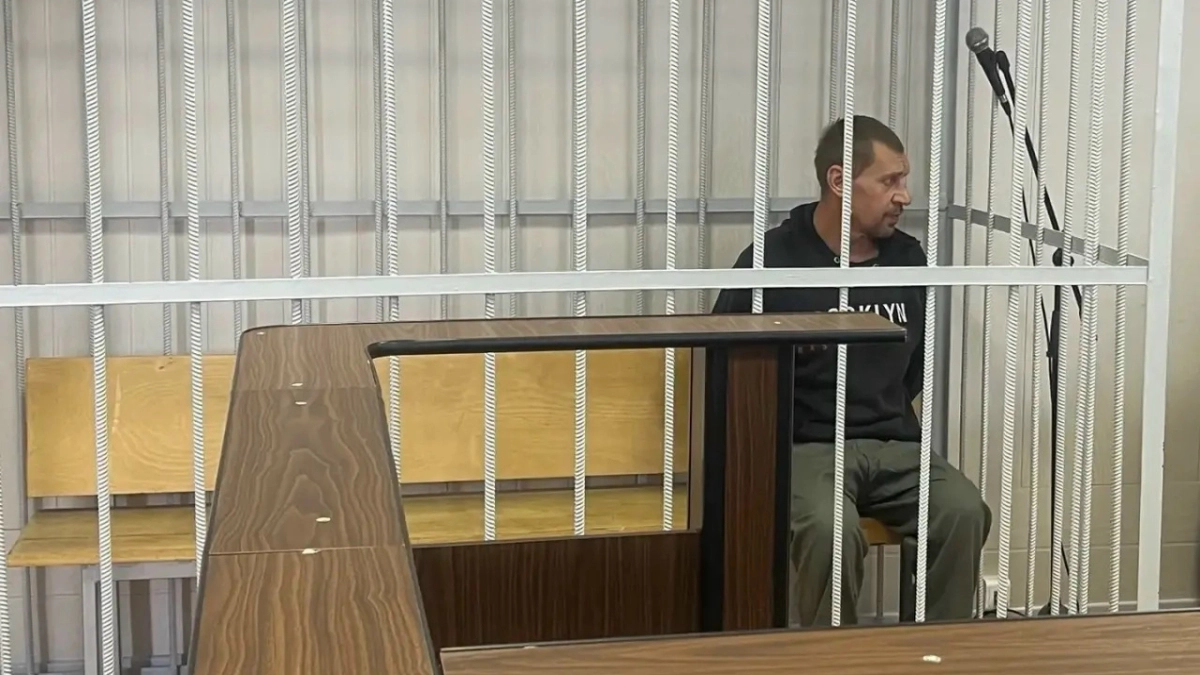 Бросил ящик с монтажной пеной: в Великих Луках арестовали бомжа за осквернение Вечного огня