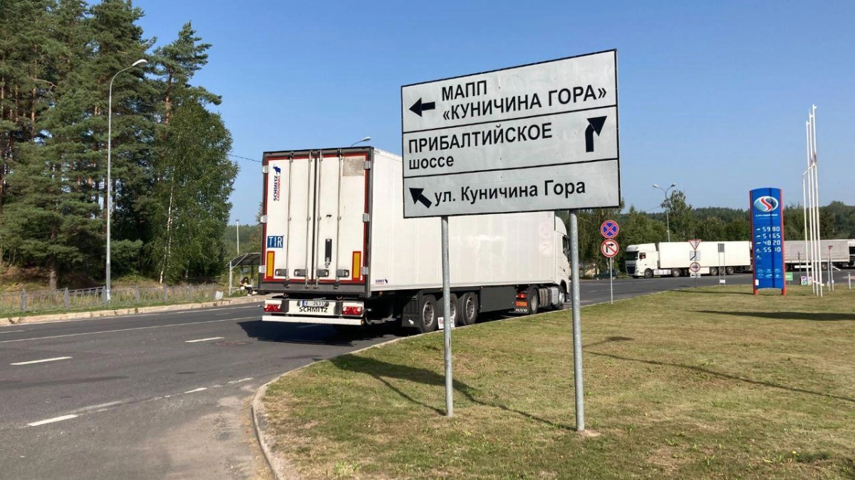 Эстония ограничила пропуск на границе с Псковской областью: образовались очереди