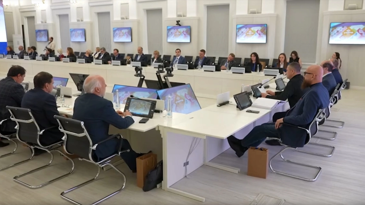 Ведерников подвел итоги первого дня форума региональных отделений Российского исторического общества