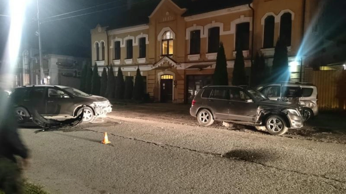 Тройная авария произошла на Первомайской в Пскове при обгоне: пострадала женщина