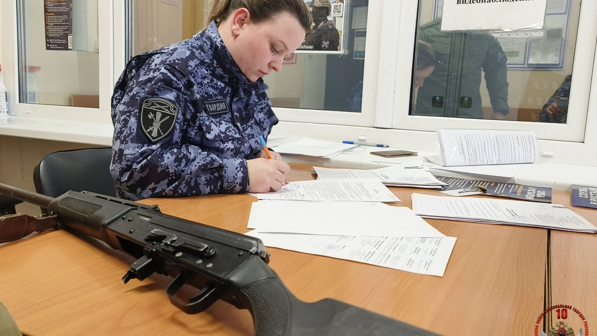 Сотрудники Росгвардии за неделю забрали у жителей Псковской области 14 единиц оружия и 30 боеприпасов