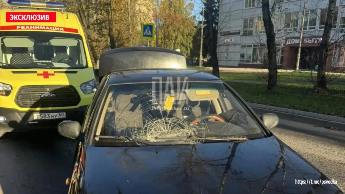 В Пскове сбили подростка на пешеходном переходе: пострадавший в больнице