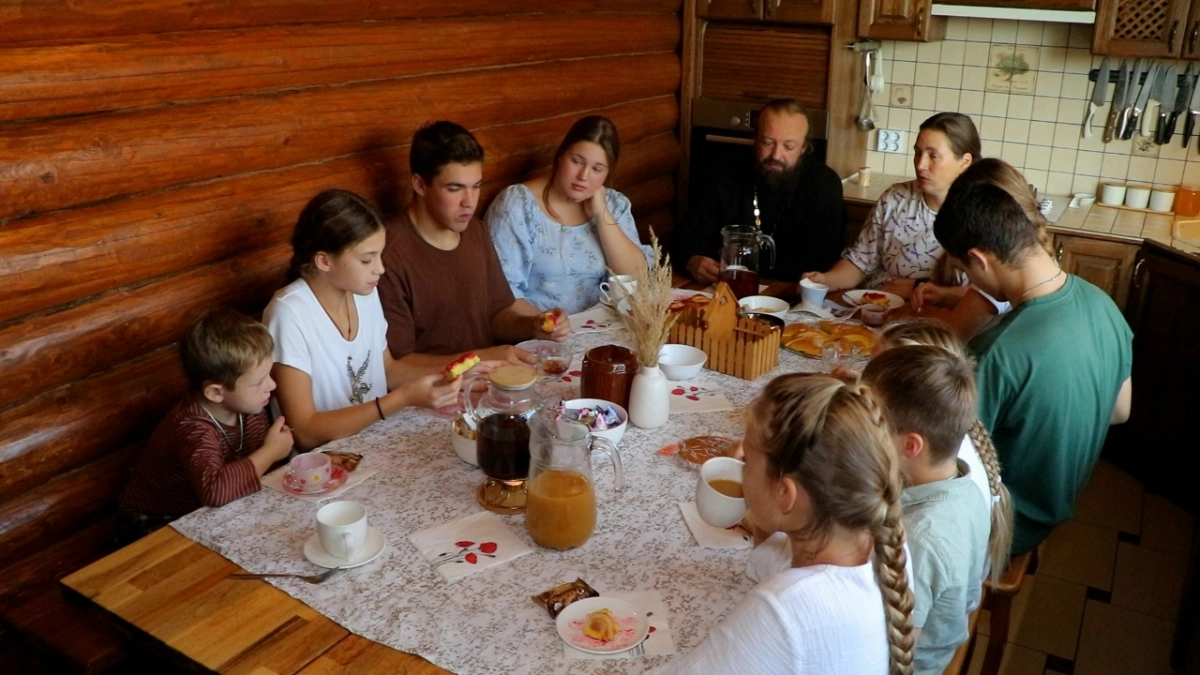 Семья Донец из Великолукского района получила орден «Родительская слава»