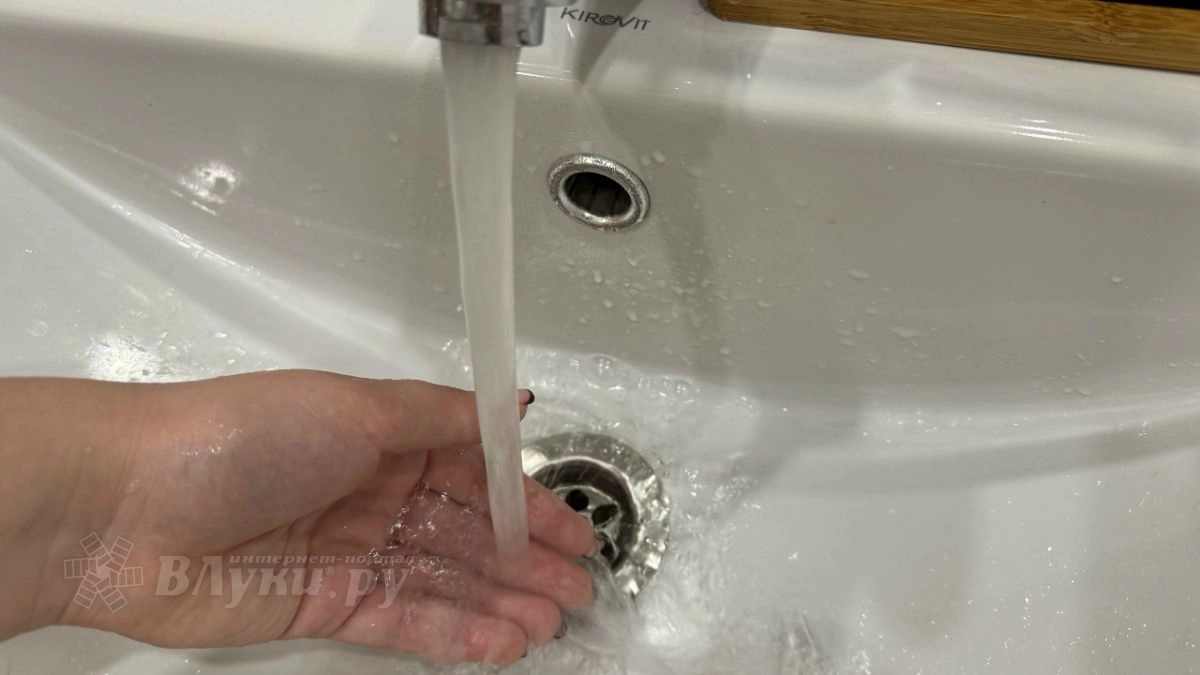 В Великих Луках 15 октября отключат воду в больнице, роддоме и жилых домах