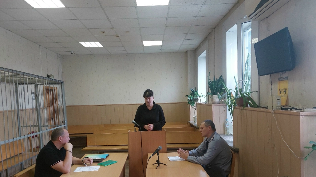 Пряталась полгода: в Великих Луках суд отправил под стражу женщину, которая скрылась от отправки в колонию-поселение
