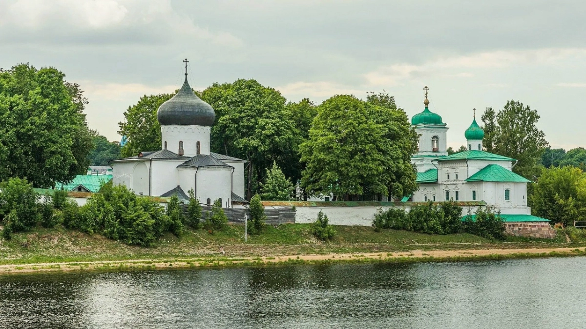 Псковский музей-заповедник передаст РПЦ управление собором XII века в Мирожском монастыре