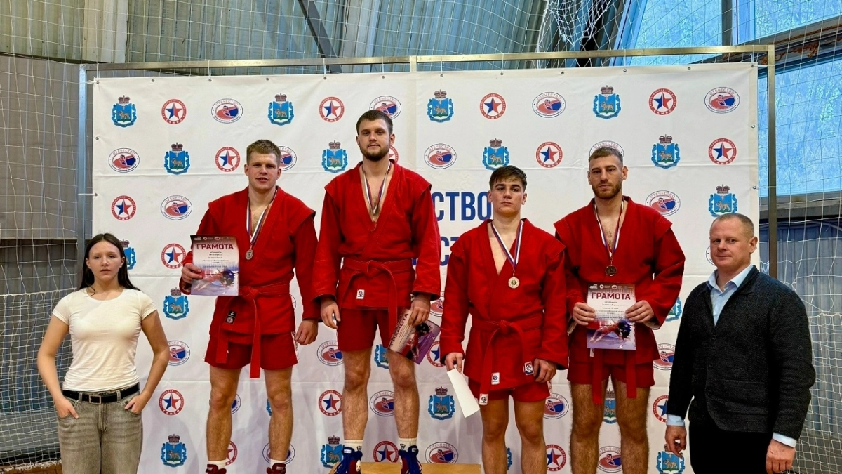Самбисты ВЛГАФК завоевали три золотые медали и серебро на чемпионате области