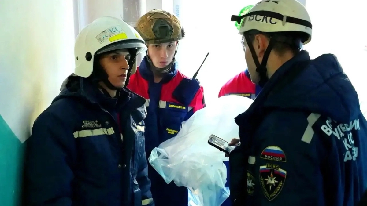 Студенты-спасатели из Пскова помогают восстанавливать Белгород после обстрелов
