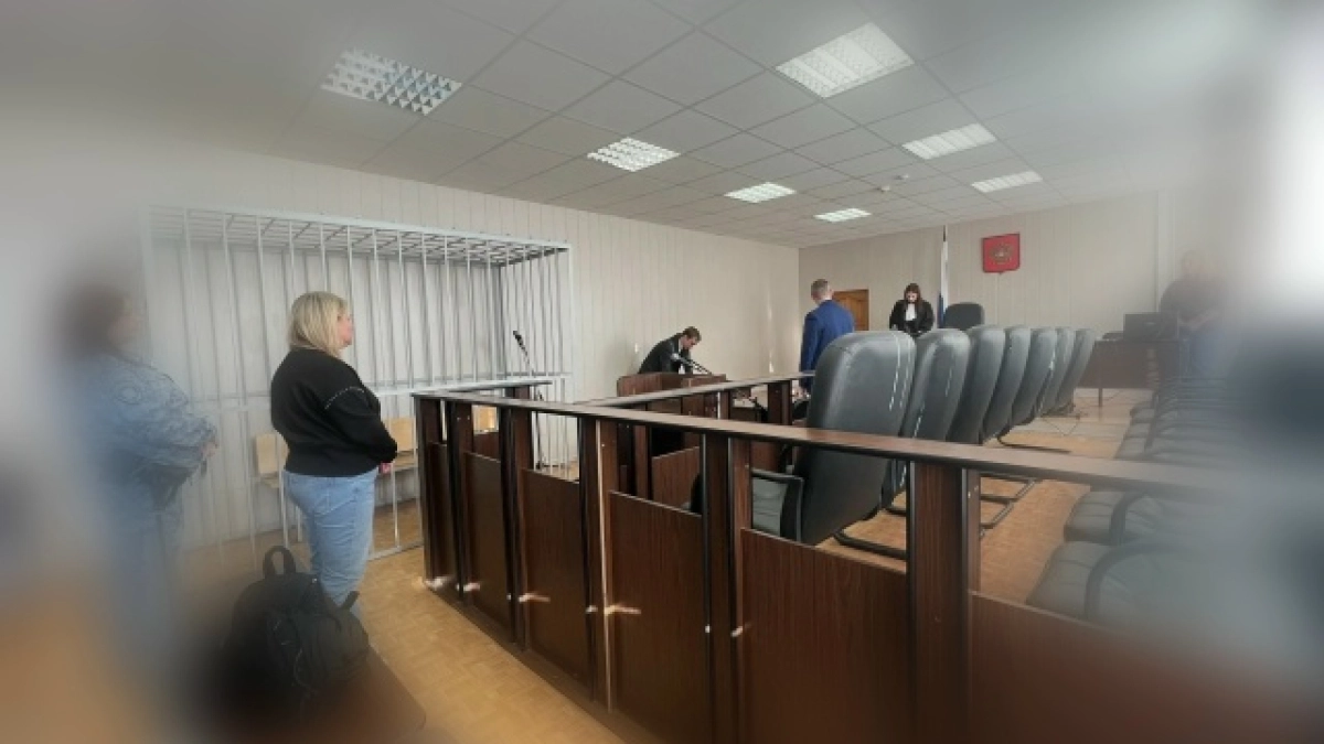 В Великих Луках сотрудницу больницы посадили за взятки на 6,2 млн рублей