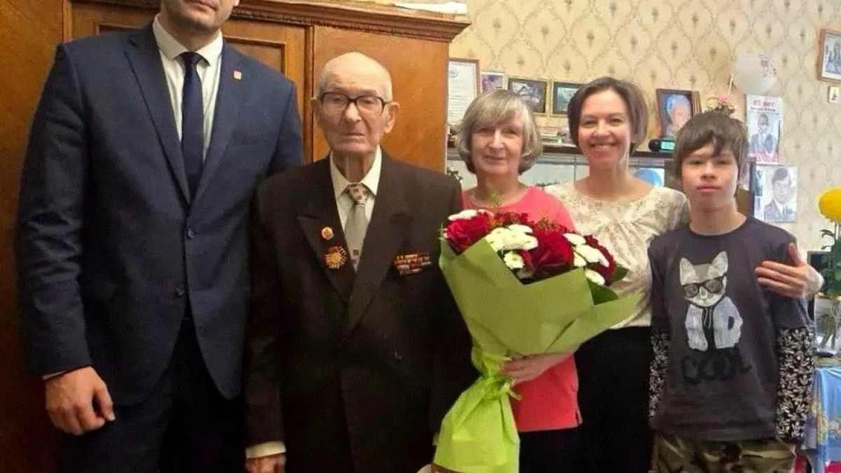 Ветеран Великой Отечественной войны Пётр Веденеев отметил 100-летие в Великих Луках