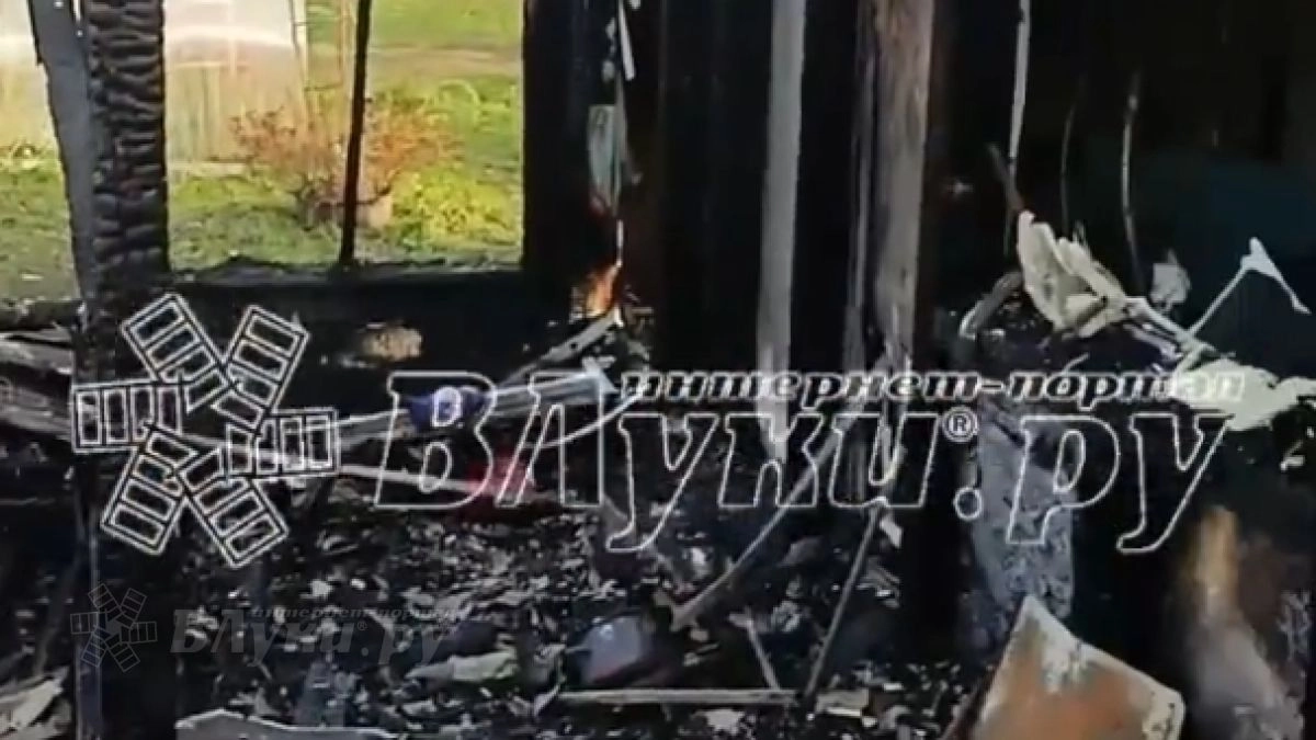 Семья с 11-летней дочерью осталась без дома после пожара в Шелково