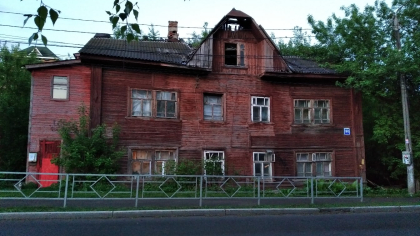 «Суд вам не указ» — жительница Великих Лук более 20 лет борется за тишину в доме у железной дороги