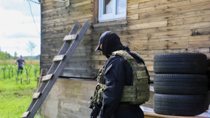 «Крики услышала соседка»: в Петербурге спасли девочку от похищения в лифте, подозреваемый — уроженец Псковской области